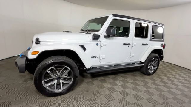 Used 2024 Jeep Wrangler Unlimited AWD/4WD image 9