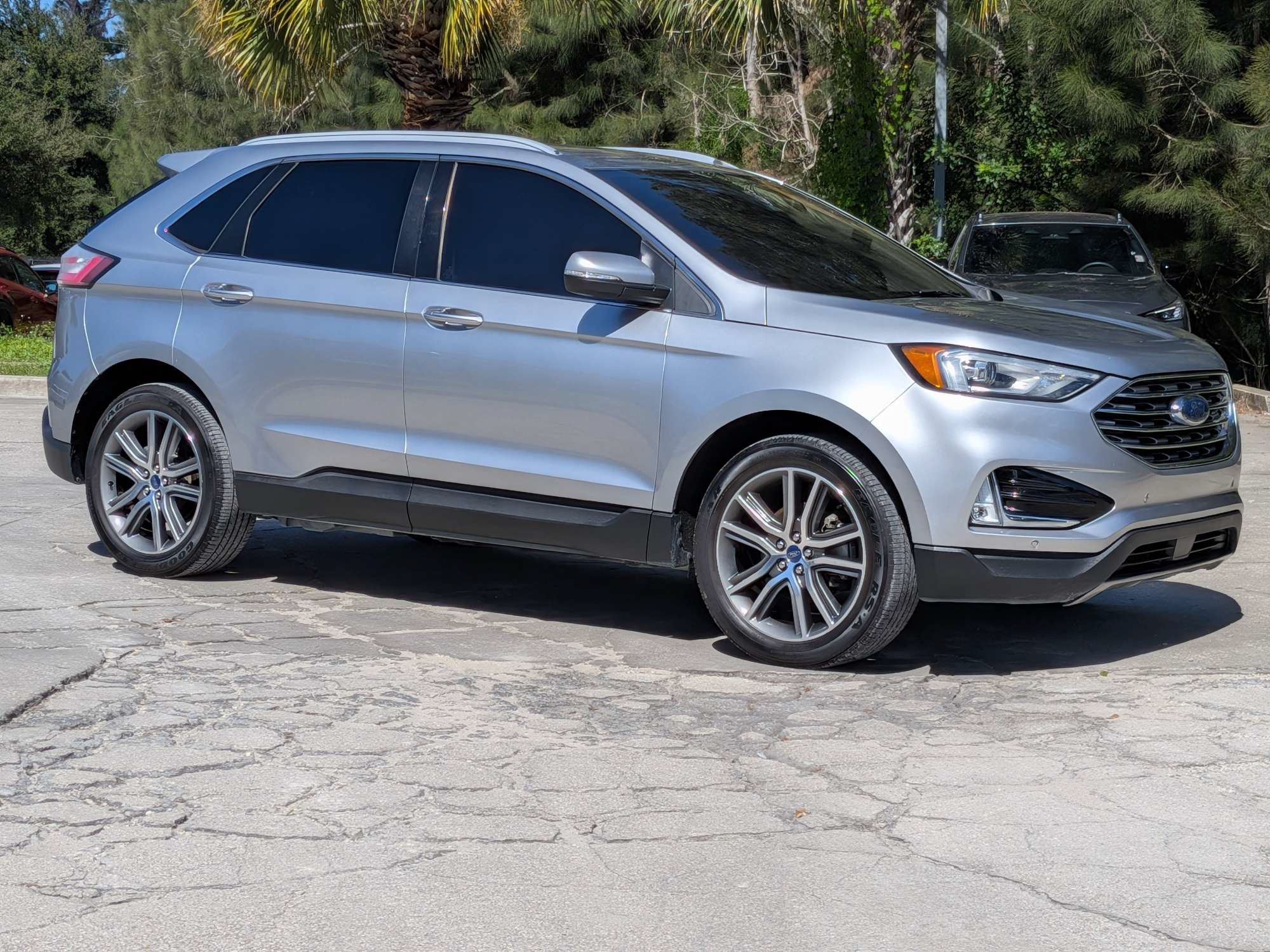 Used 2020 Ford Edge Titanium FWD image 2