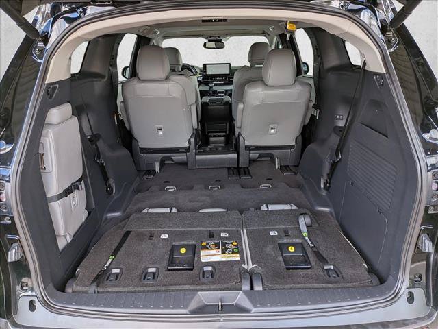 Certified 2026 Toyota Sienna XLE FWD image 7