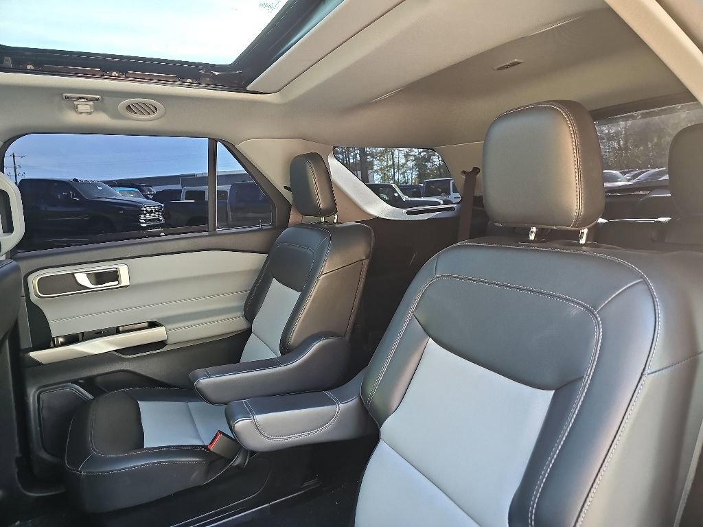 Used 2024 Ford Explorer XLT w/ Equipment Group 202A AWD/4WD image 13