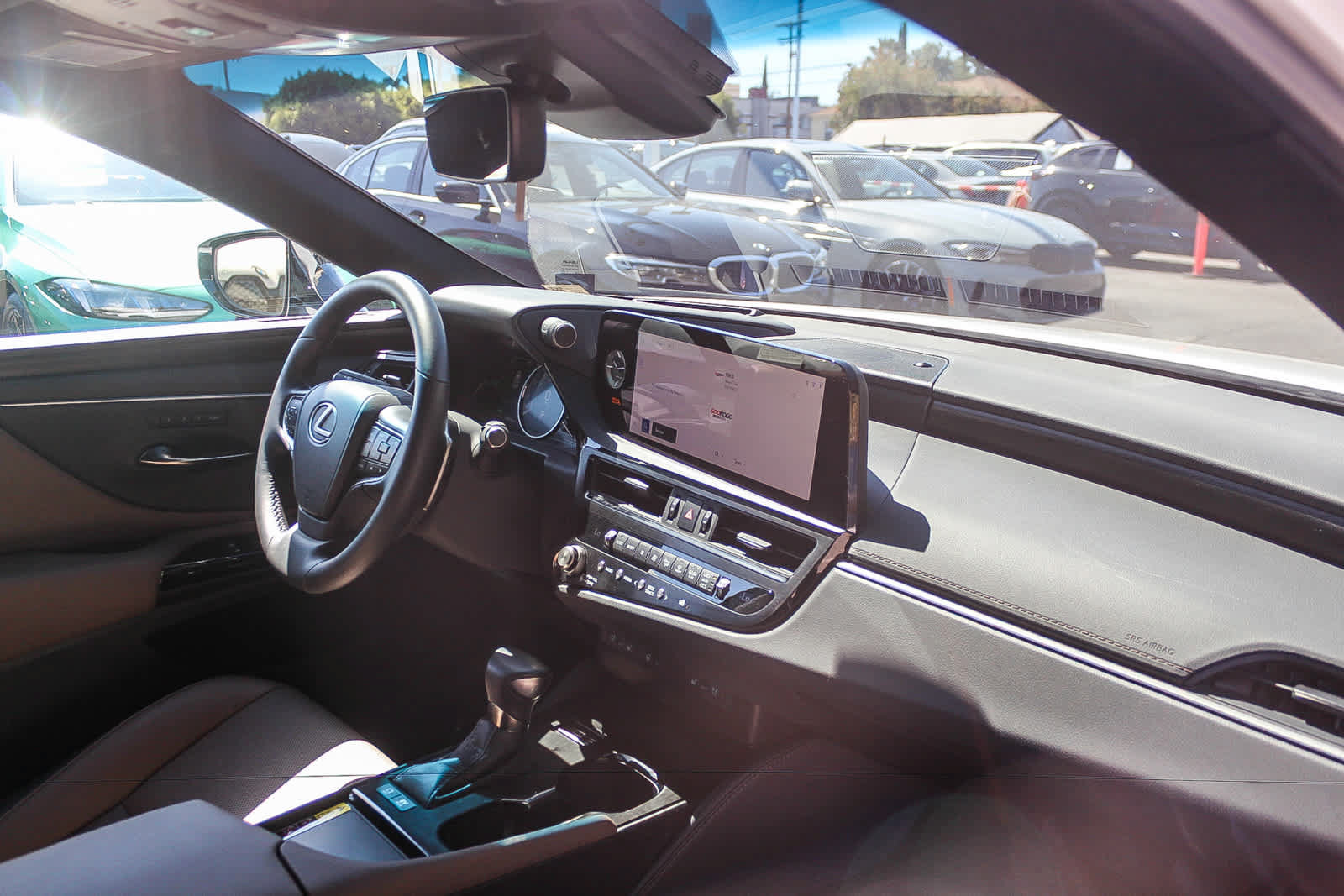 Used 2025 Lexus ES 300h w/ Premium Package FWD image 16