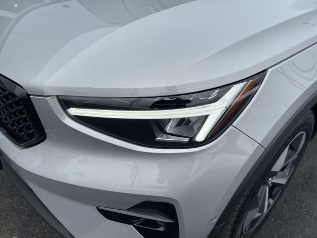 Certified 2025 Volvo XC40 B5 Plus image 8