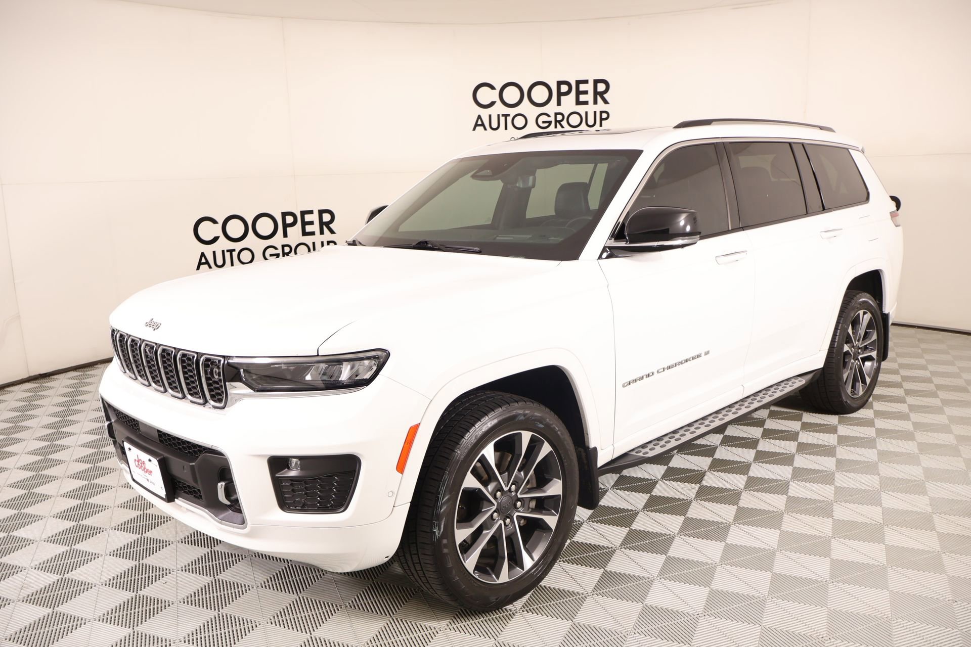 Used 2021 Jeep Grand Cherokee L Overland w/ Advanced Protech Group III image 11