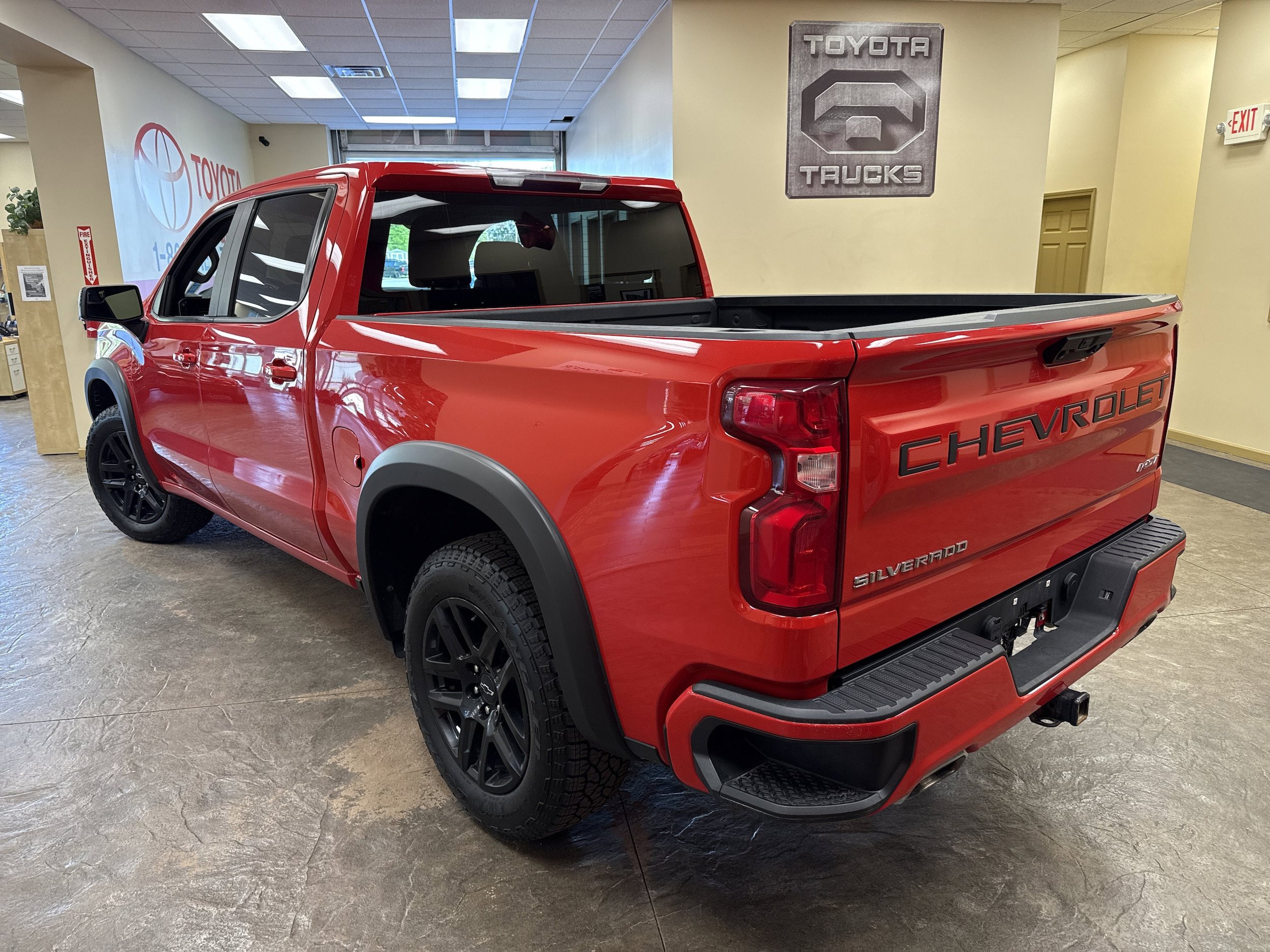 Used 2022 Chevrolet Silverado 1500 RST AWD/4WD image 9