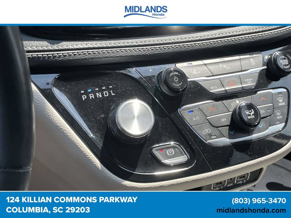 Used 2023 Chrysler Pacifica Touring-L FWD image 30