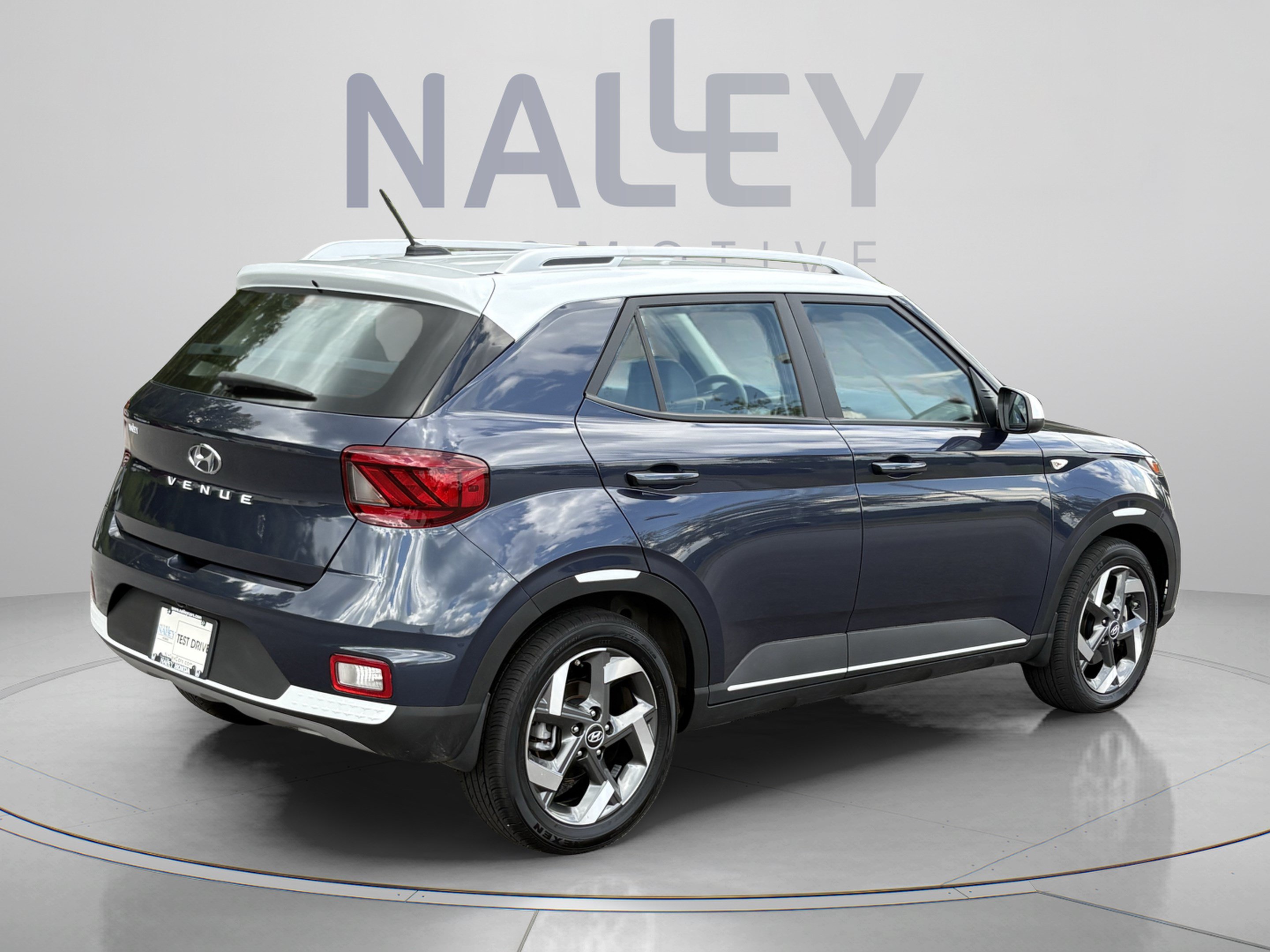 Certified 2025 Hyundai Venue Limited FWD image 5