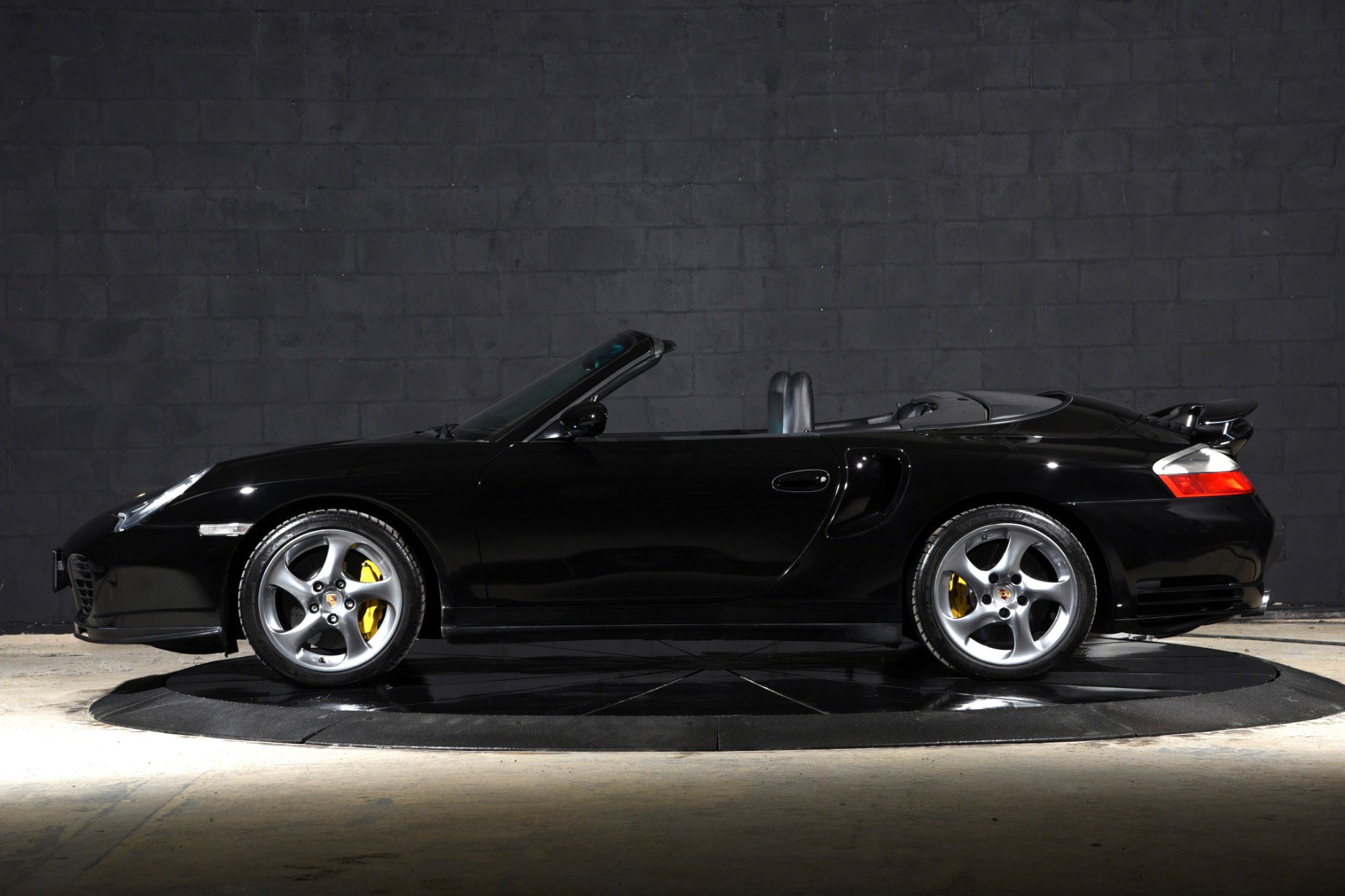 Used 2005 Porsche 911 Turbo image 12