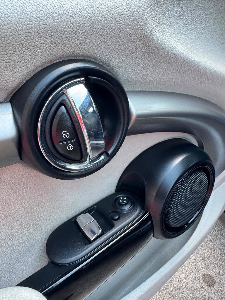 Used 2014 MINI Cooper 2-Door Hardtop FWD image 12