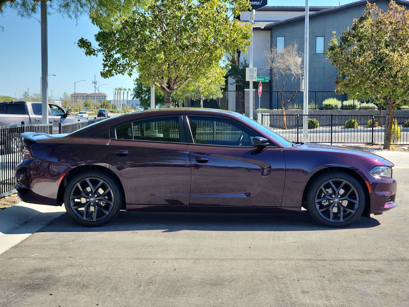 Used 2022 Dodge Charger SXT w/ Blacktop Package RWD image 9