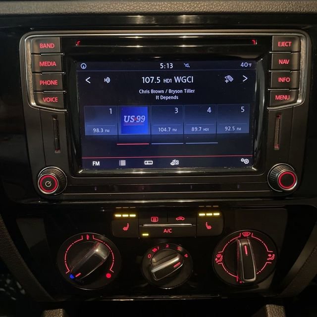 Used 2017 Volkswagen Jetta Sport image 10