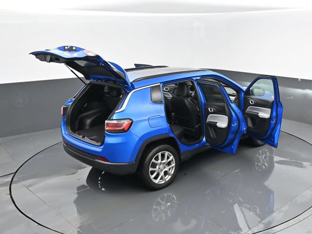 Used 2024 Jeep Compass Latitude w/ Sun and Sound Group AWD/4WD image 29