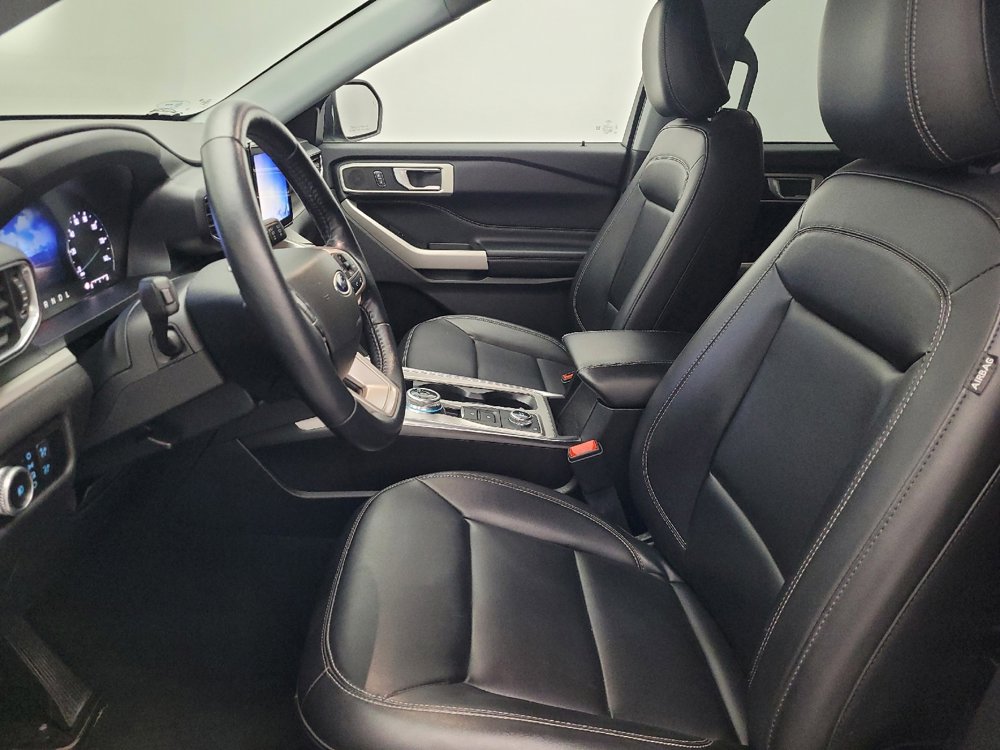 Used 2022 Ford Explorer XLT w/ Equipment Group 202A AWD/4WD image 17