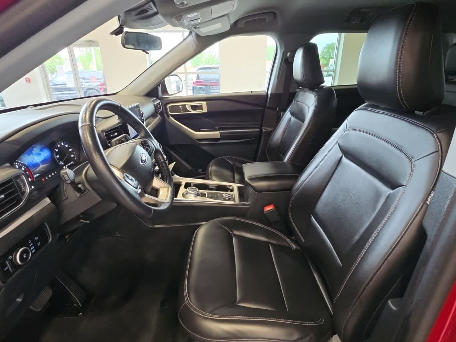 Used 2023 Ford Explorer XLT w/ Equipment Group 202A AWD/4WD image 15