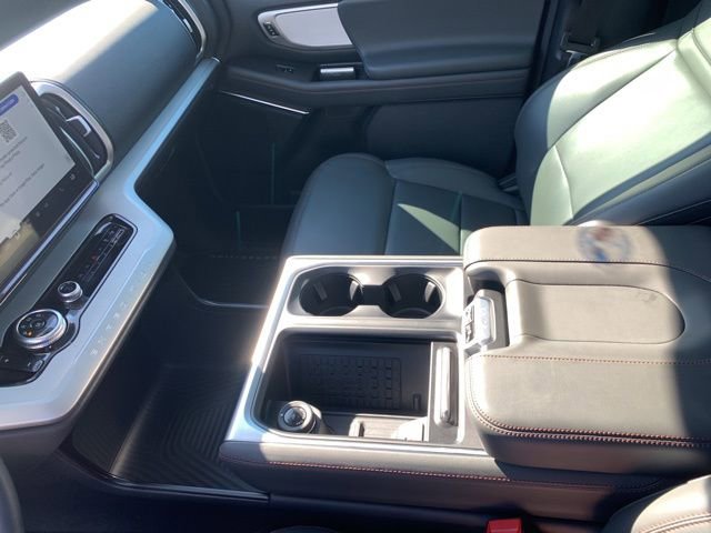 New 2025 Ford Expedition Active image 38