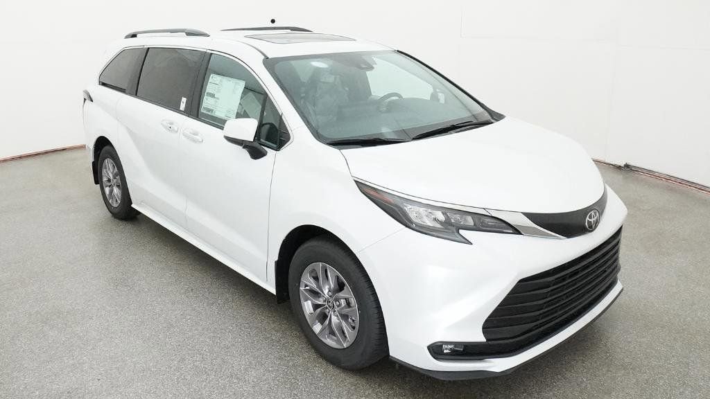 New 2026 Toyota Sienna XLE image 8