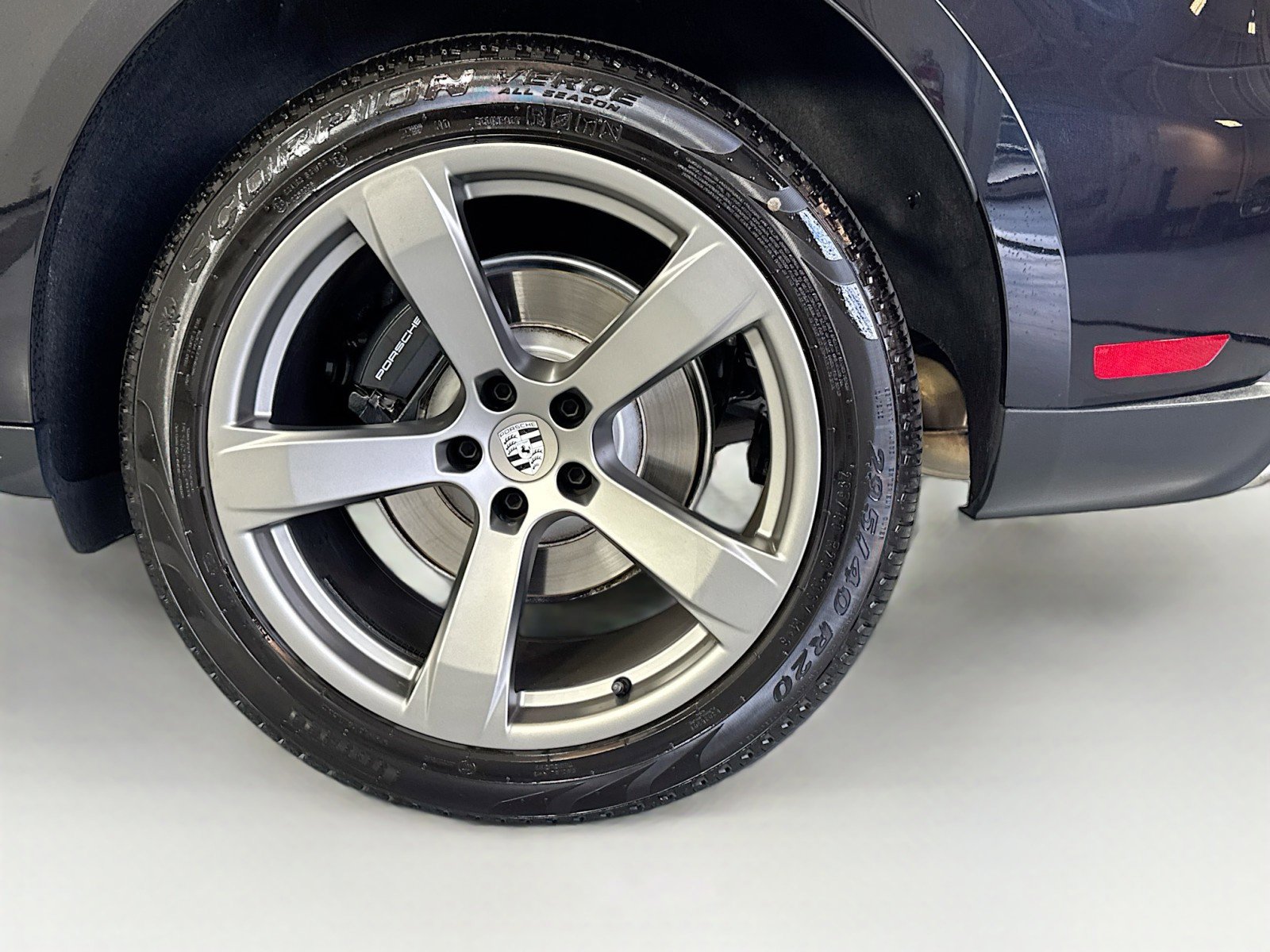 Certified 2025 Porsche Macan image 24