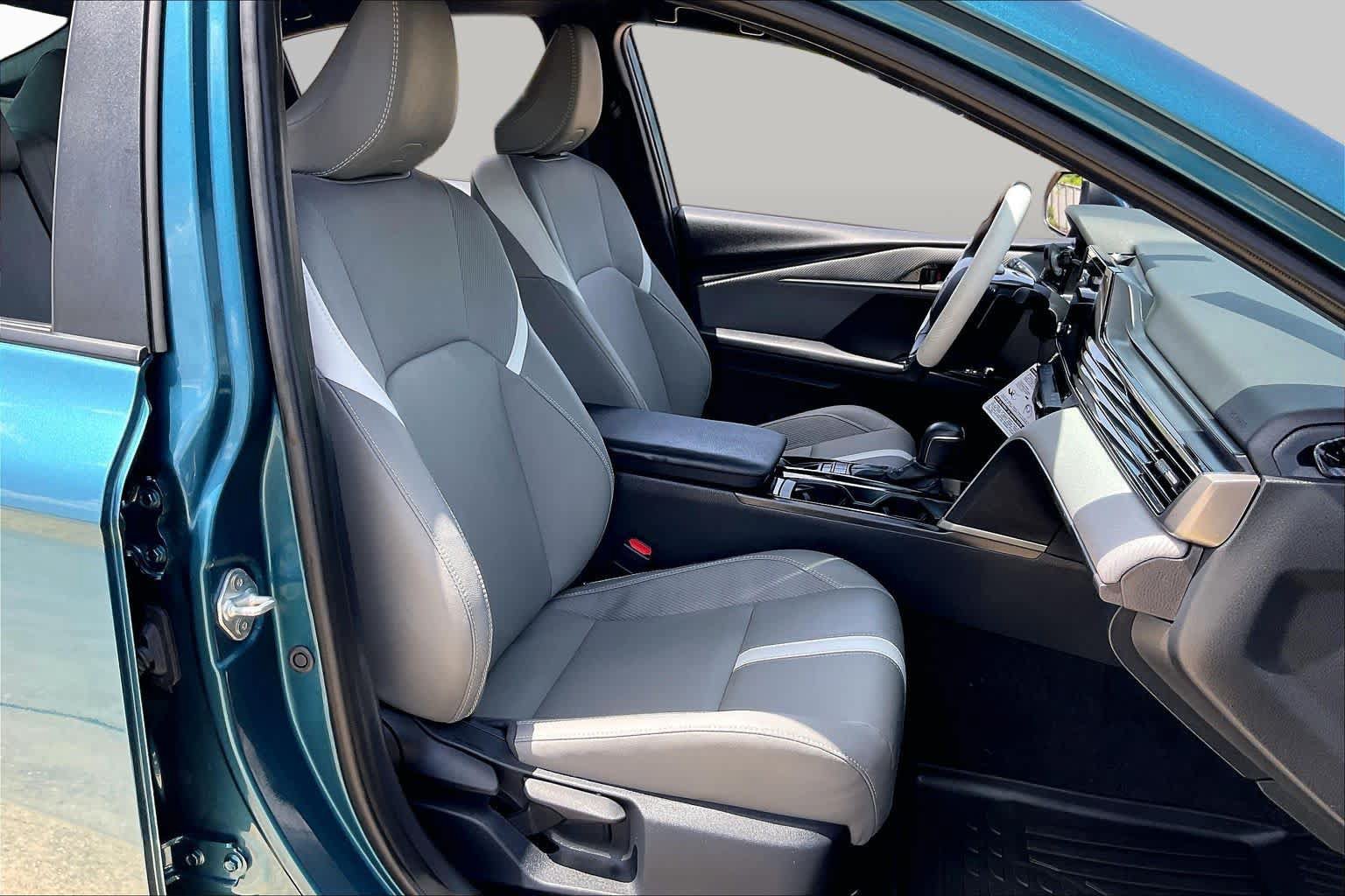 Used 2025 Toyota Camry SE FWD image 7