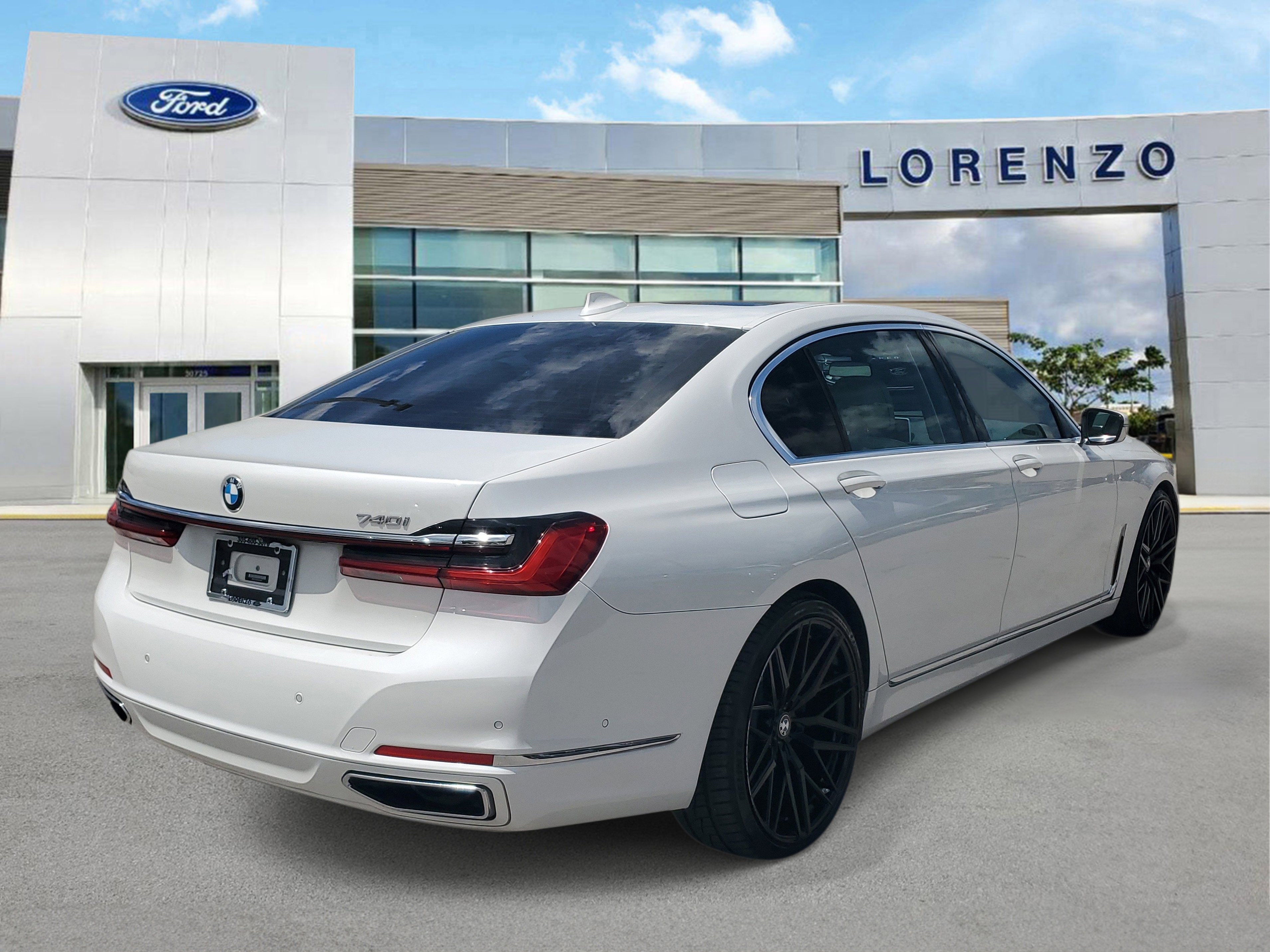Used 2022 BMW 740i w/ Premium Package RWD image 5
