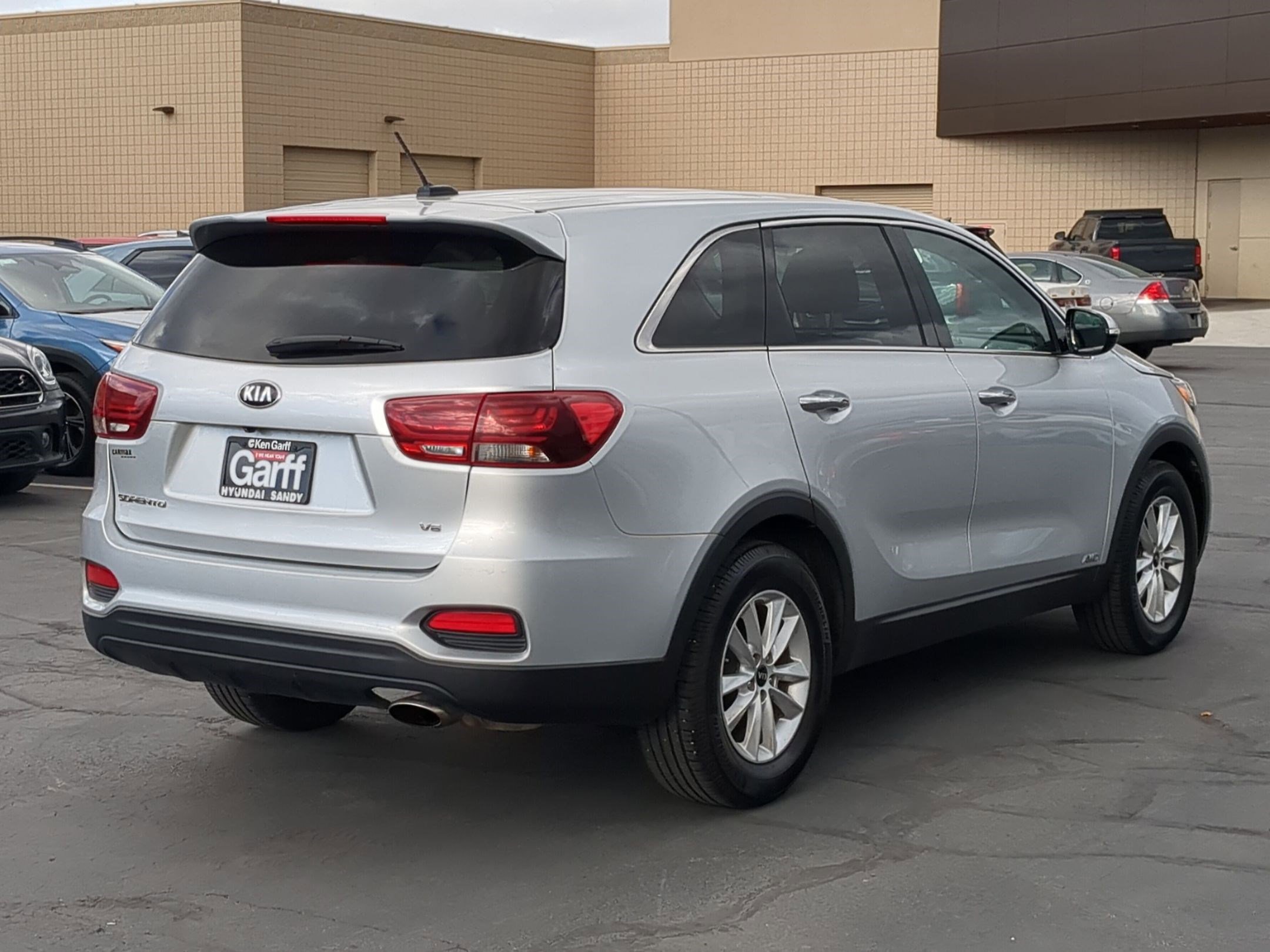 Used 2019 Kia Sorento LX V6 image 3