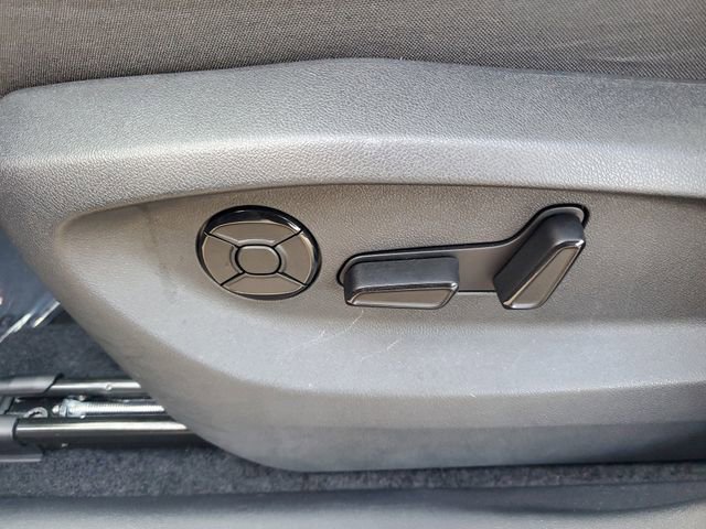 Certified 2025 Volkswagen Tiguan SE R-Line image 20