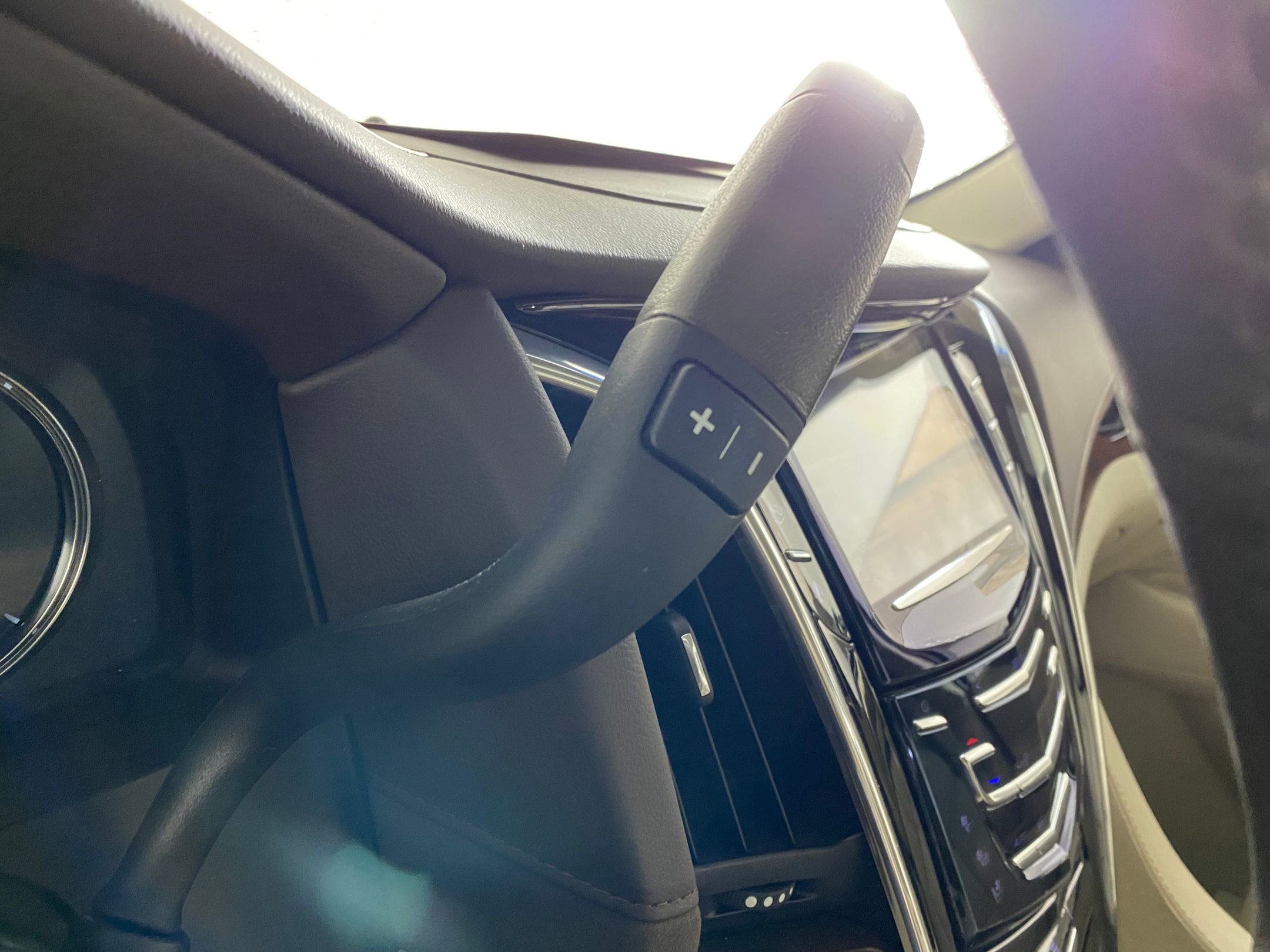 Used 2016 Cadillac Escalade Luxury image 28