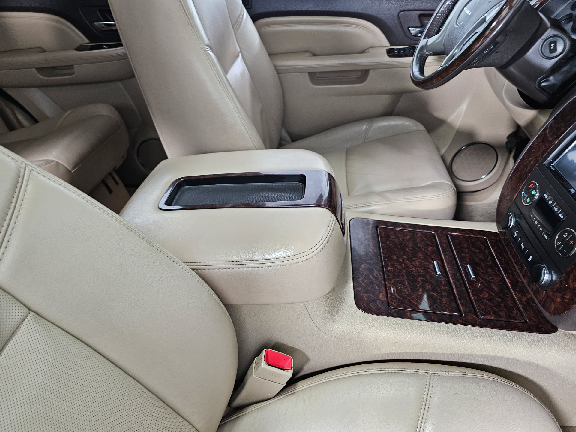 Used 2014 GMC Yukon Denali AWD/4WD image 39