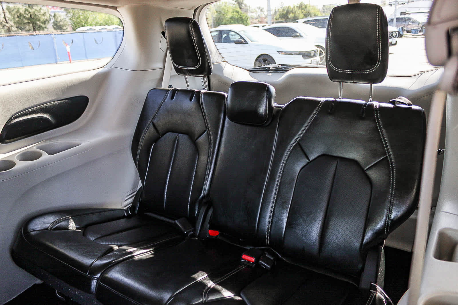 Used 2024 Chrysler Pacifica Limited FWD image 18