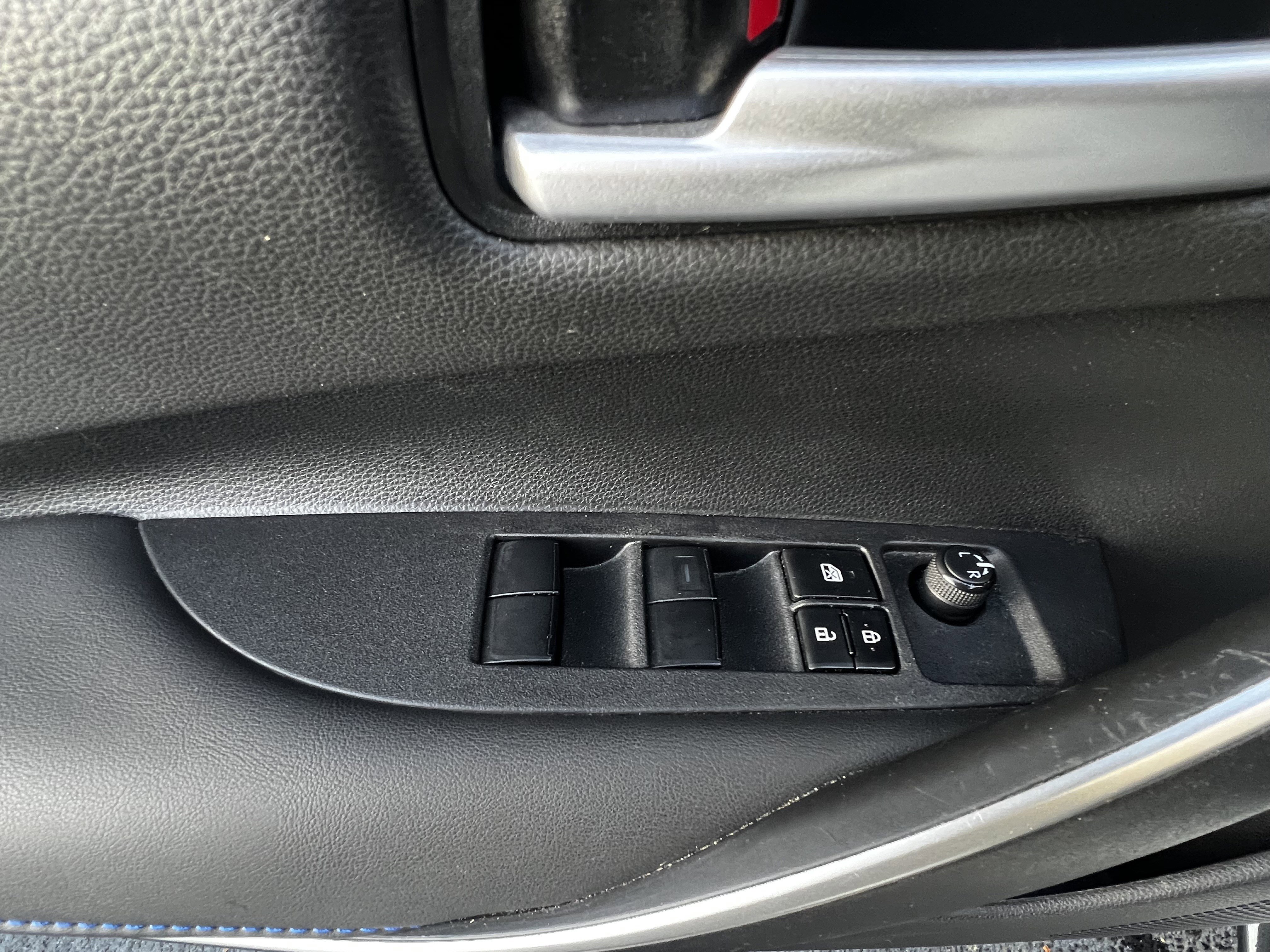 Used 2021 Toyota Corolla SE w/ SE Premium Package image 14