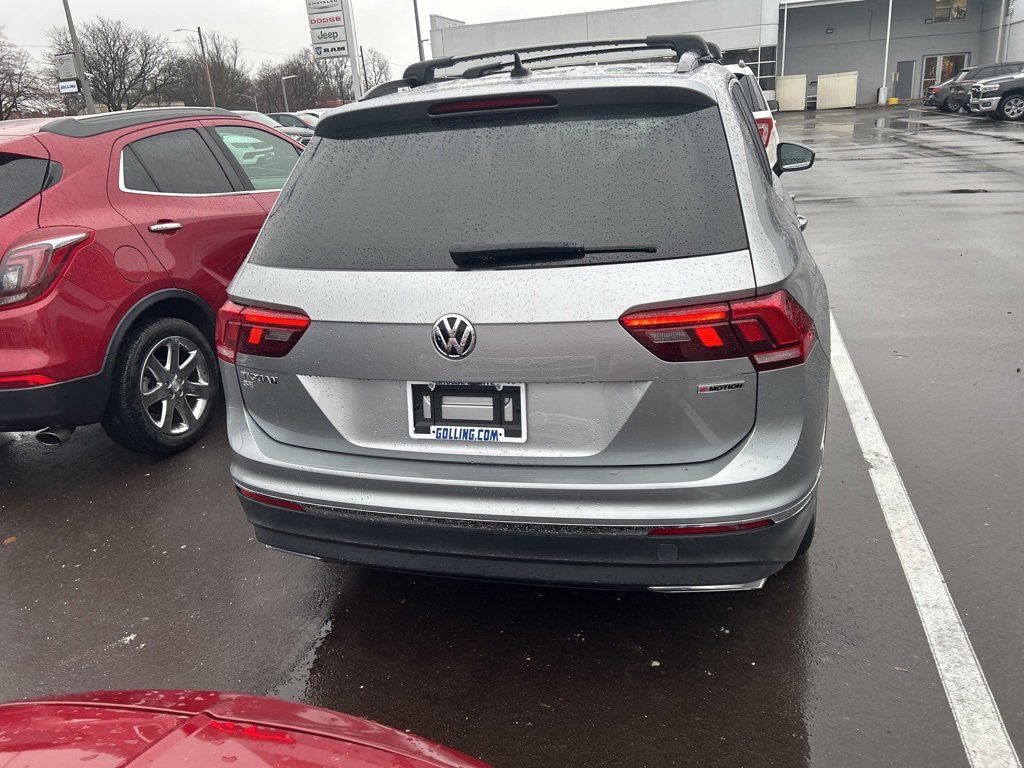 Used 2020 Volkswagen Tiguan SE w/ Panoramic Sunroof Package image 6