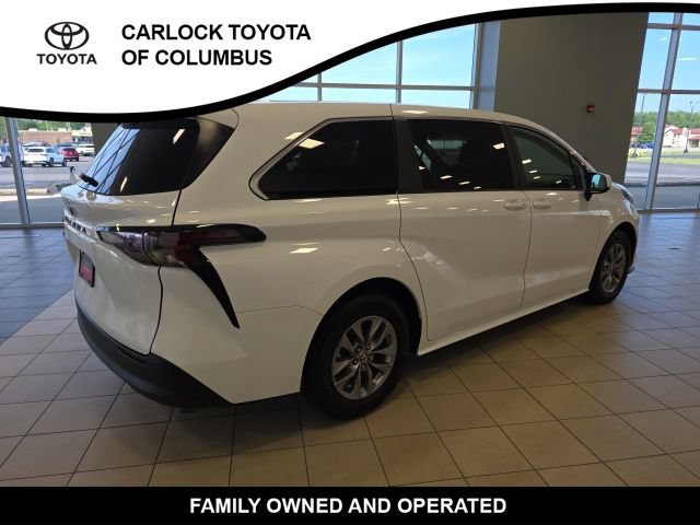 Used 2026 Toyota Sienna LE FWD image 7
