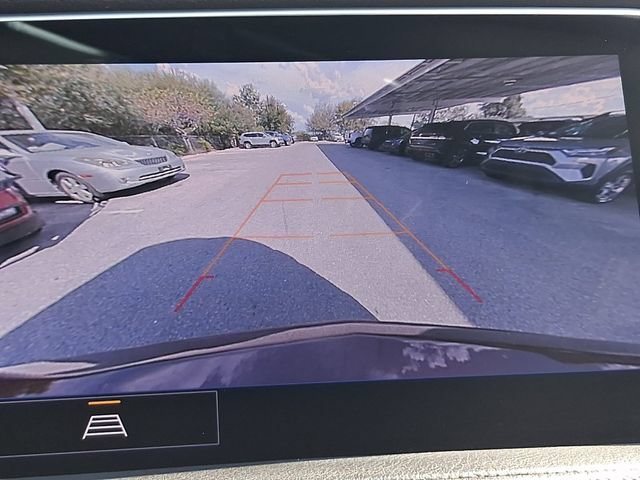 Used 2023 Cadillac XT4 Luxury w/ Cold Weather Package FWD image 11