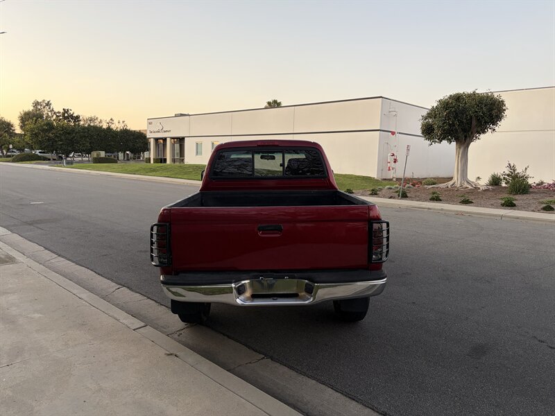 Used 2002 Toyota Tacoma PreRunner RWD image 5