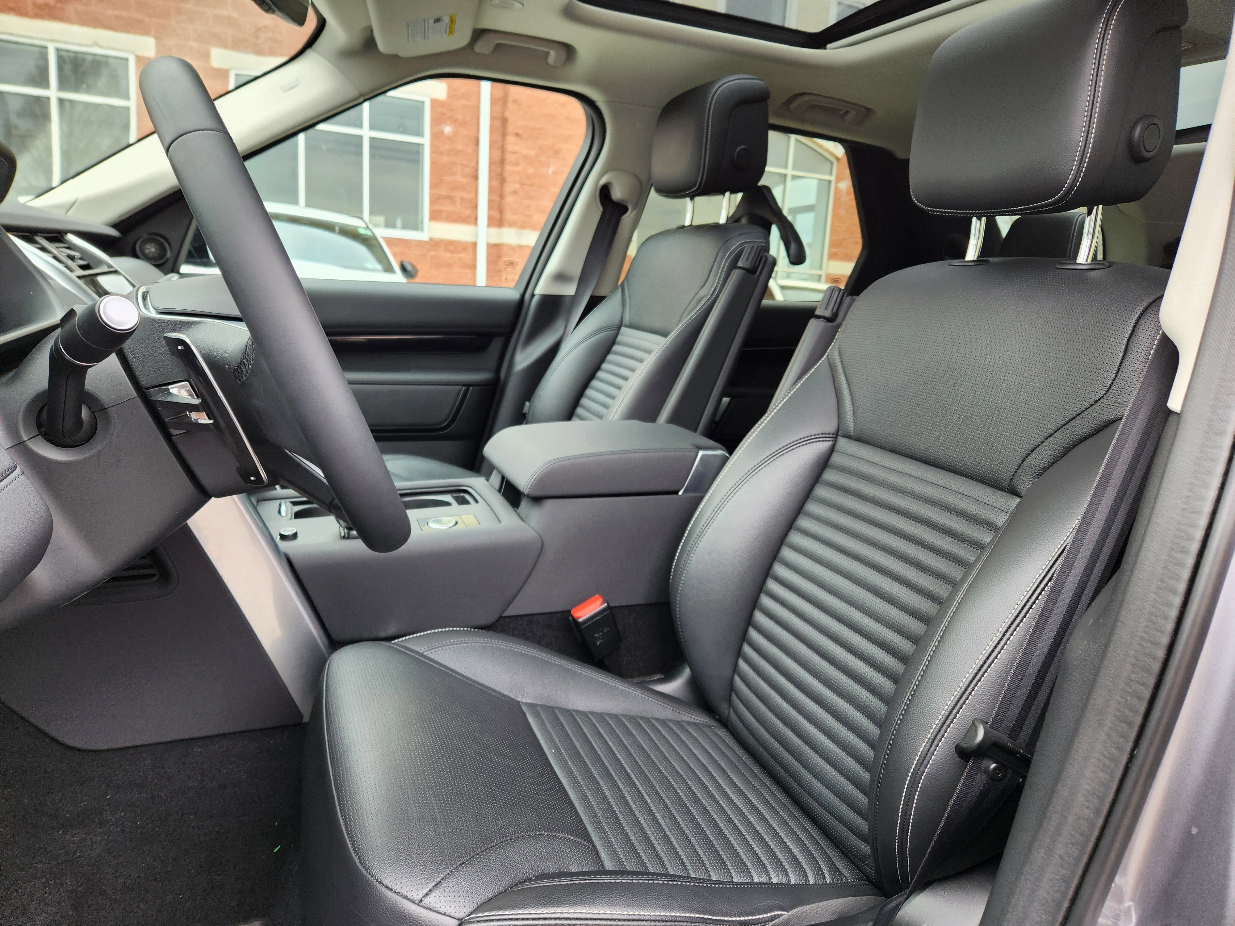 Certified 2024 Land Rover Discovery S image 10