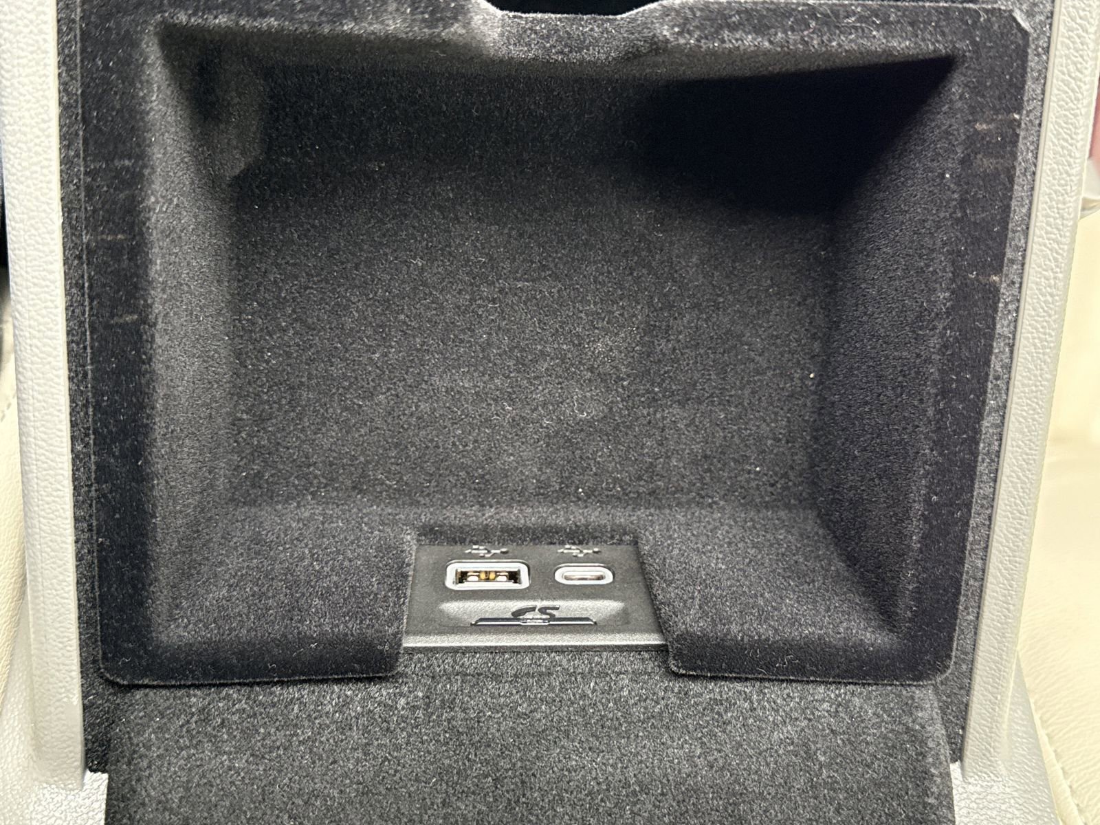 Used 2024 Cadillac XT5 Premium Luxury w/ LPO, Floor Liner Package image 34