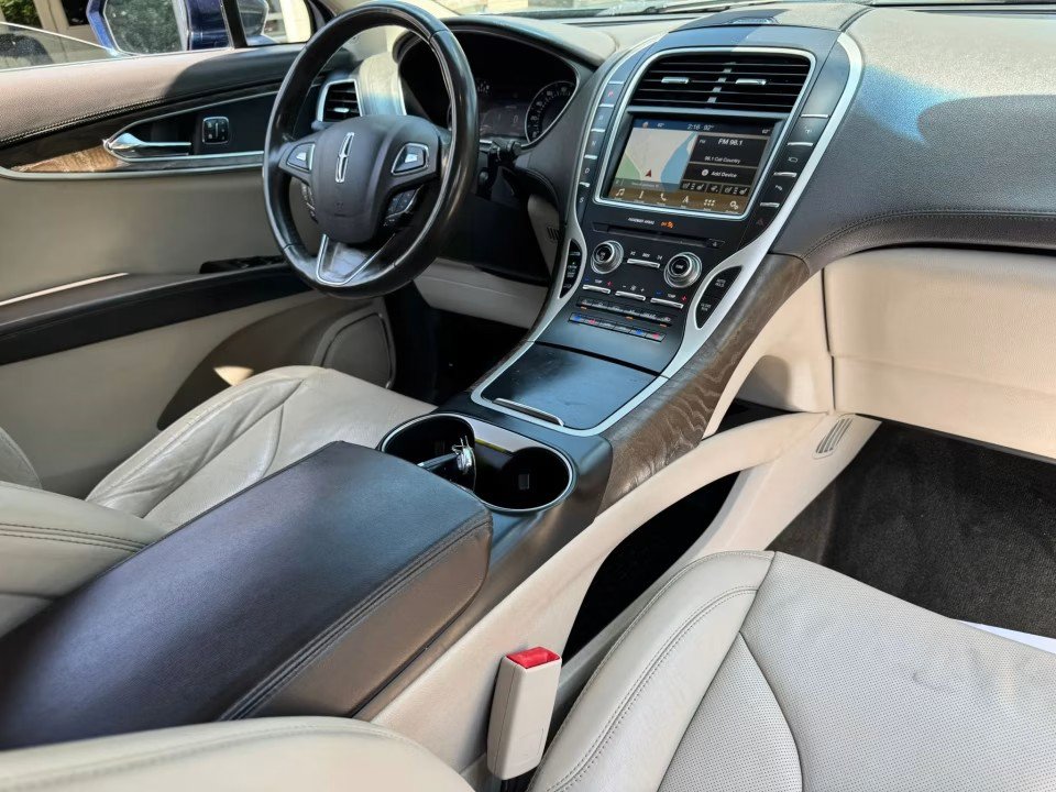Used 2017 Lincoln MKX Reserve w/ Driver Assistance Package AWD/4WD image 22