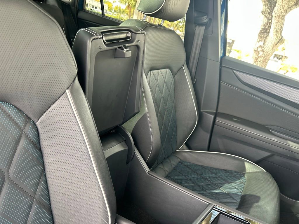 Used 2025 Volkswagen Atlas Cross Sport SEL Premium R-Line image 38