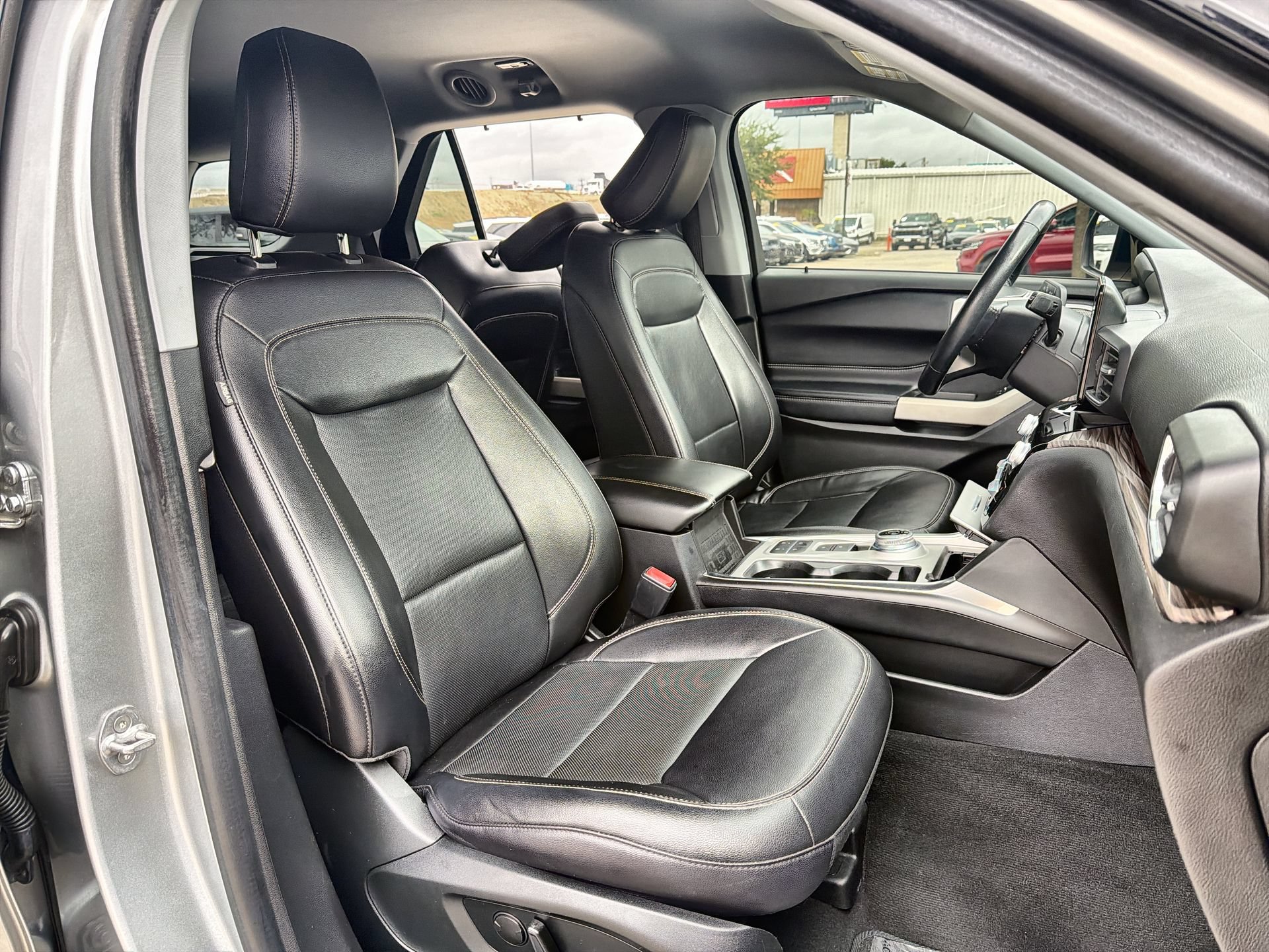 Used 2022 Ford Explorer Limited w/ Equipment Group 301A RWD image 25