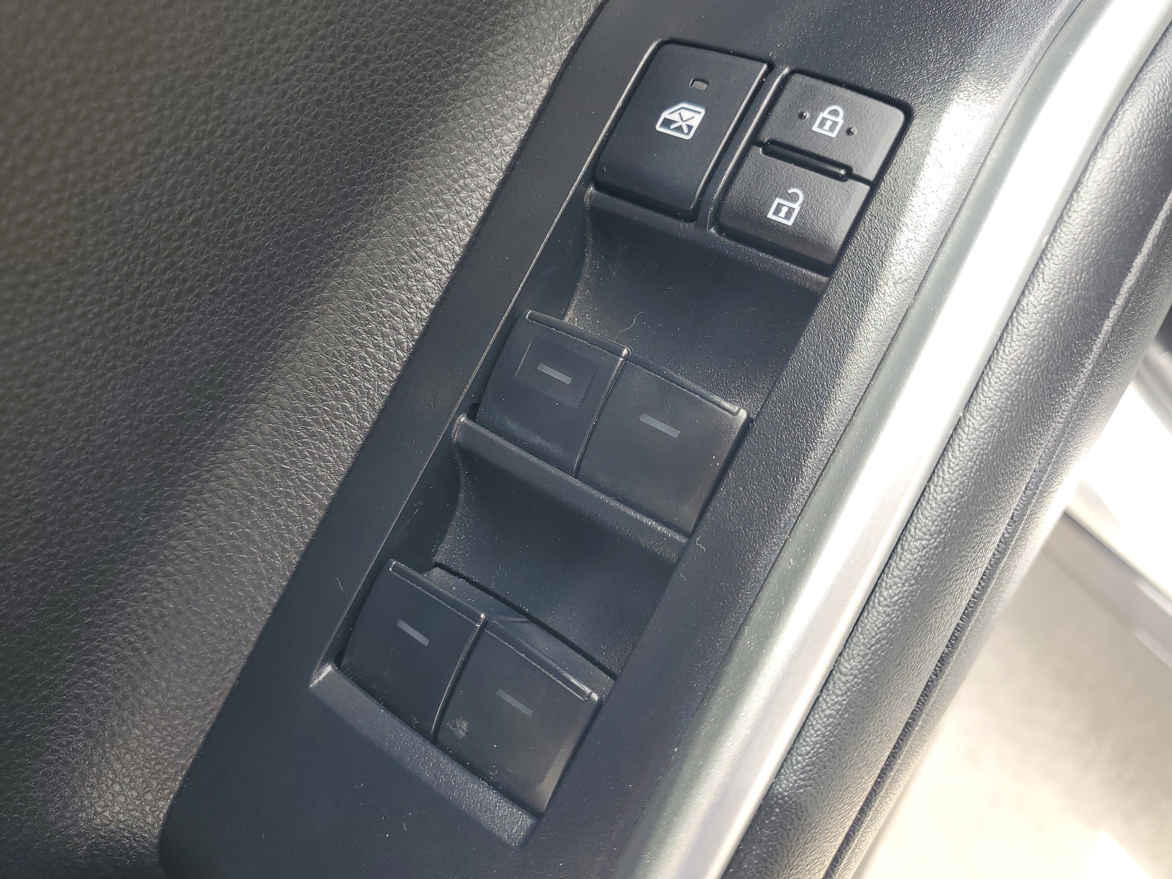 Certified 2024 Toyota Highlander LE FWD image 21
