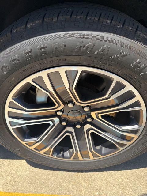 Used 2024 Jeep Wagoneer L Series II RWD image 23