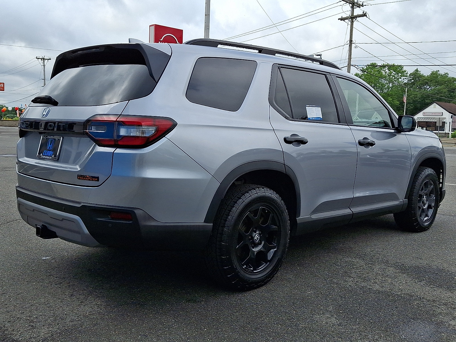 Used 2025 Honda Pilot TrailSport image 4