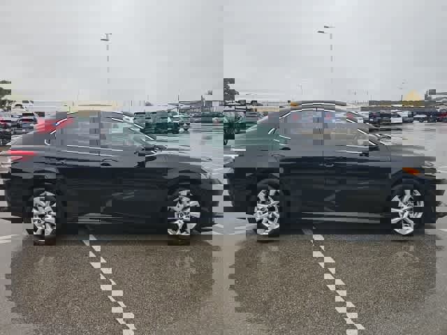 Used 2020 Toyota Camry LE image 4