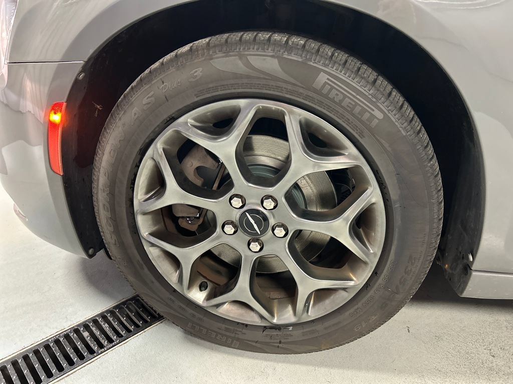 Used 2017 Chrysler 300 S AWD/4WD image 9