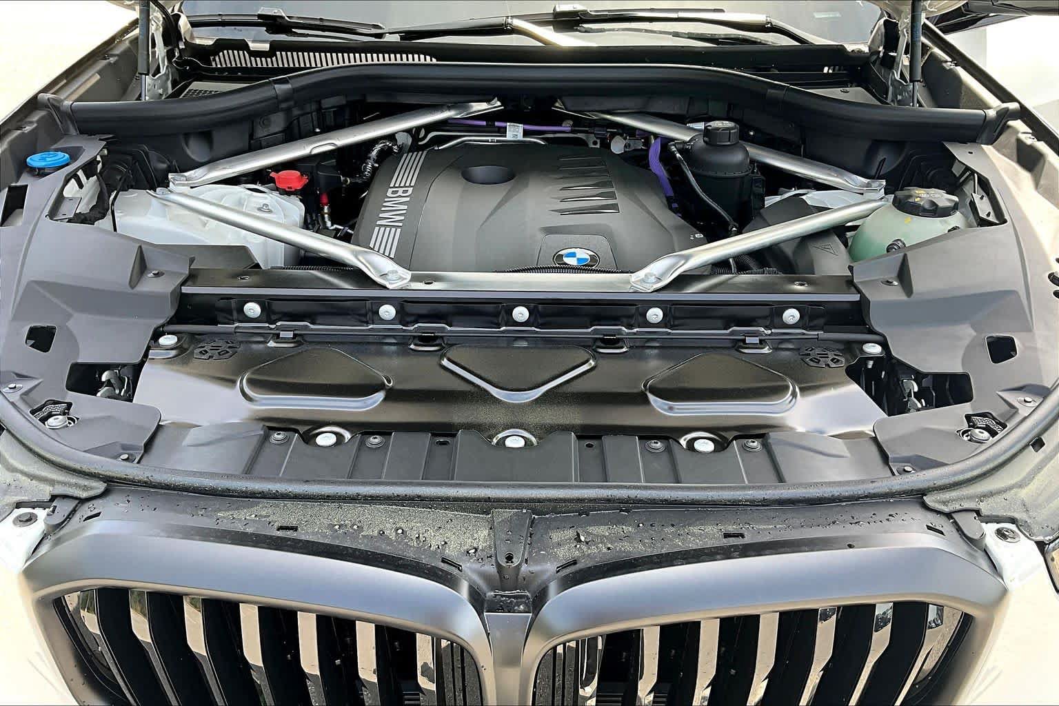 Used 2026 BMW X5 xDrive40i w/ M Sport Package AWD/4WD image 16
