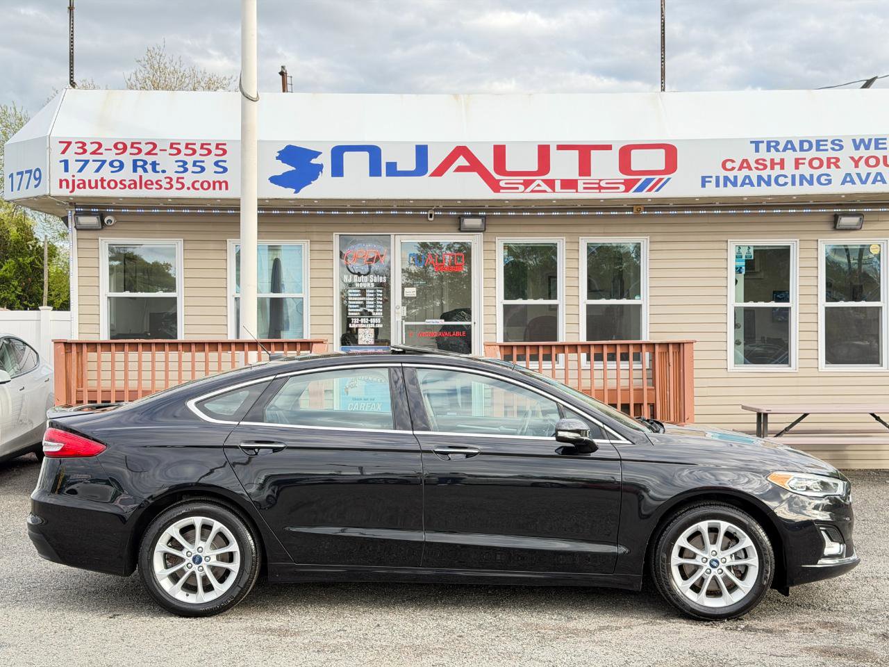 Used 2019 Ford Fusion Energi Titanium FWD image 3