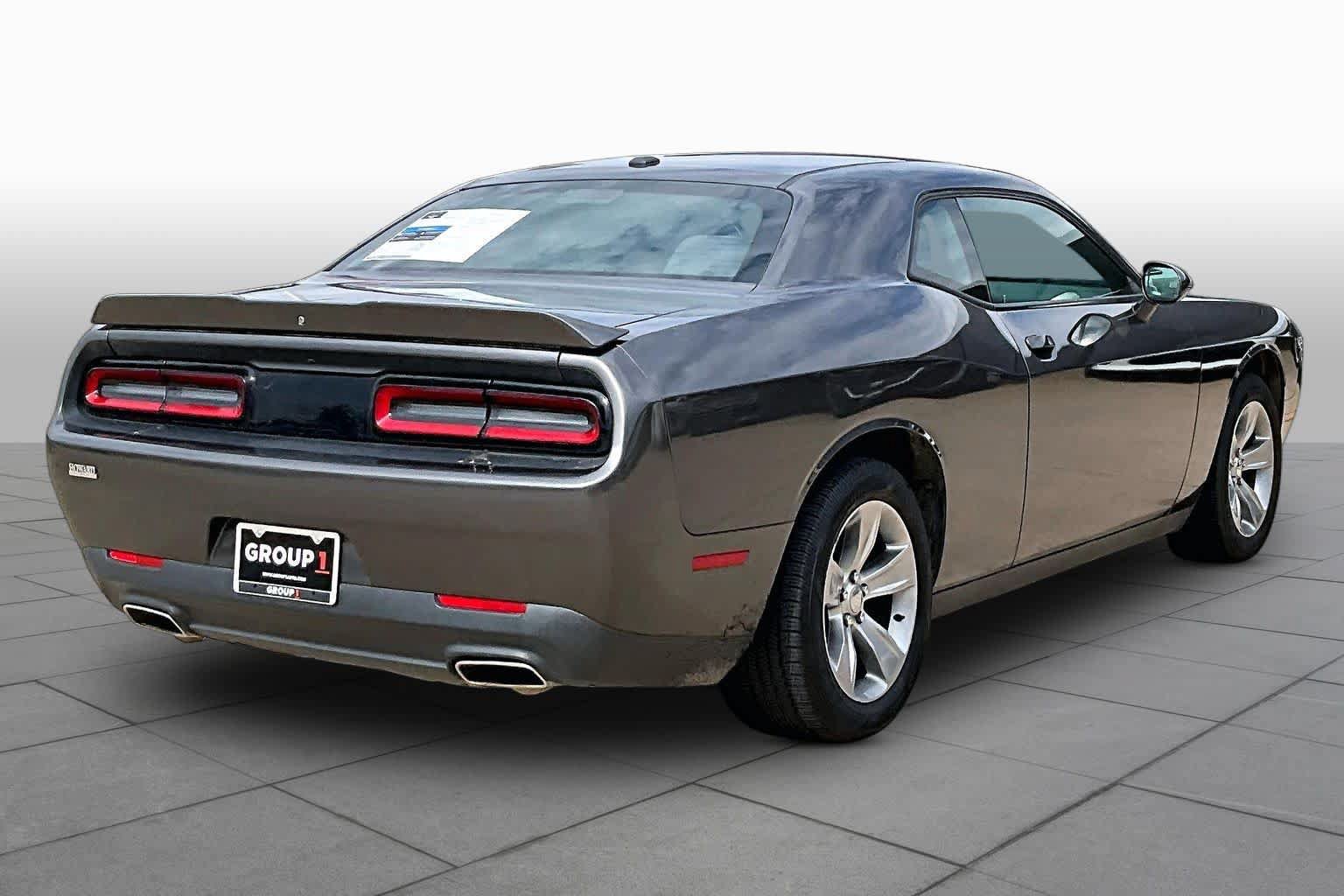 Used 2019 Dodge Challenger SXT RWD image 3