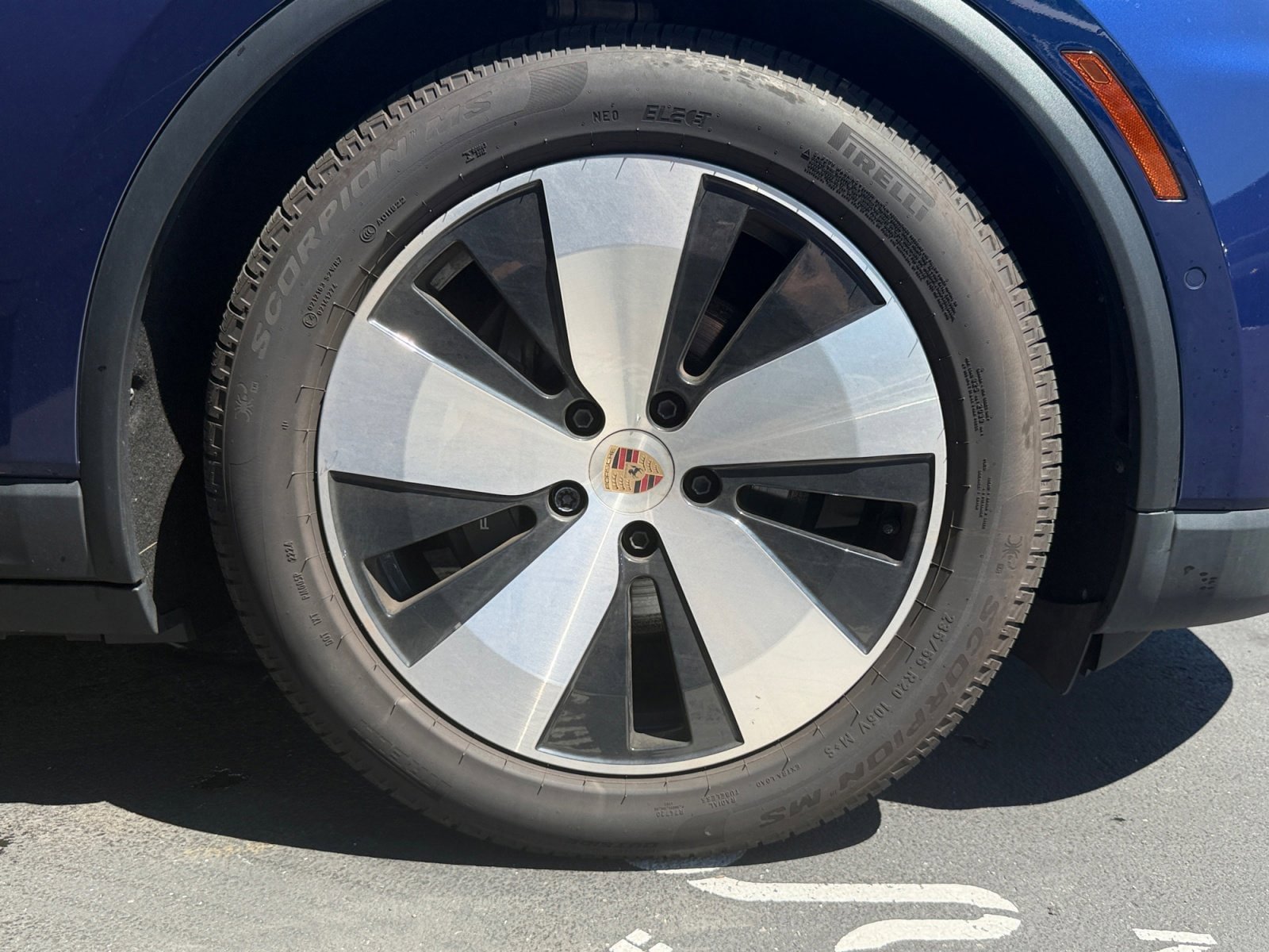 Certified 2024 Porsche Macan 4 Electric AWD/4WD image 8