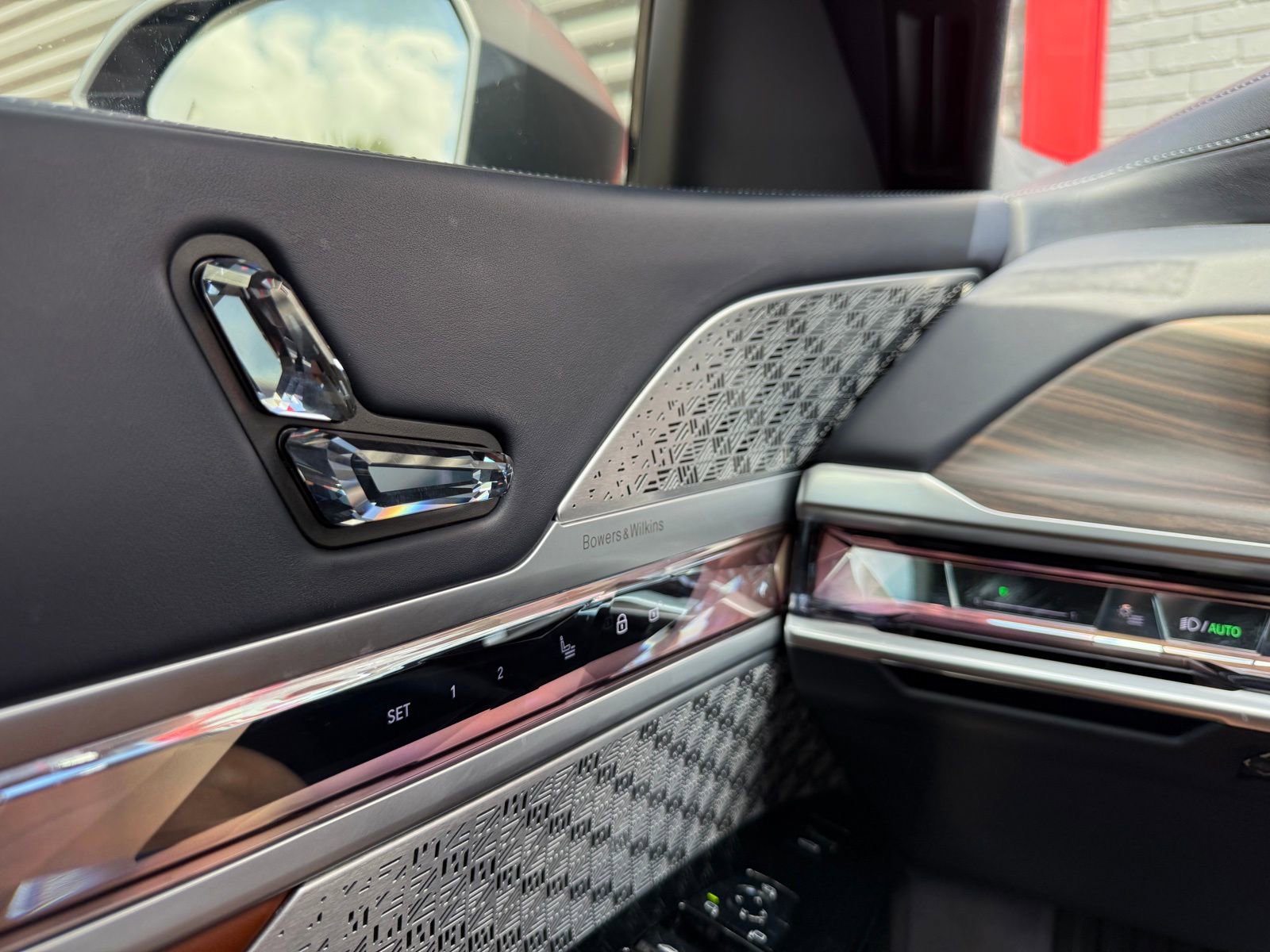 Used 2023 BMW 760i xDrive w/ Luxury Rear Seating Package image 21