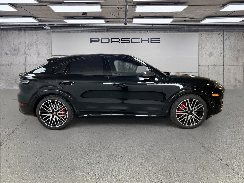 Certified 2025 Porsche Cayenne GTS AWD/4WD image 8