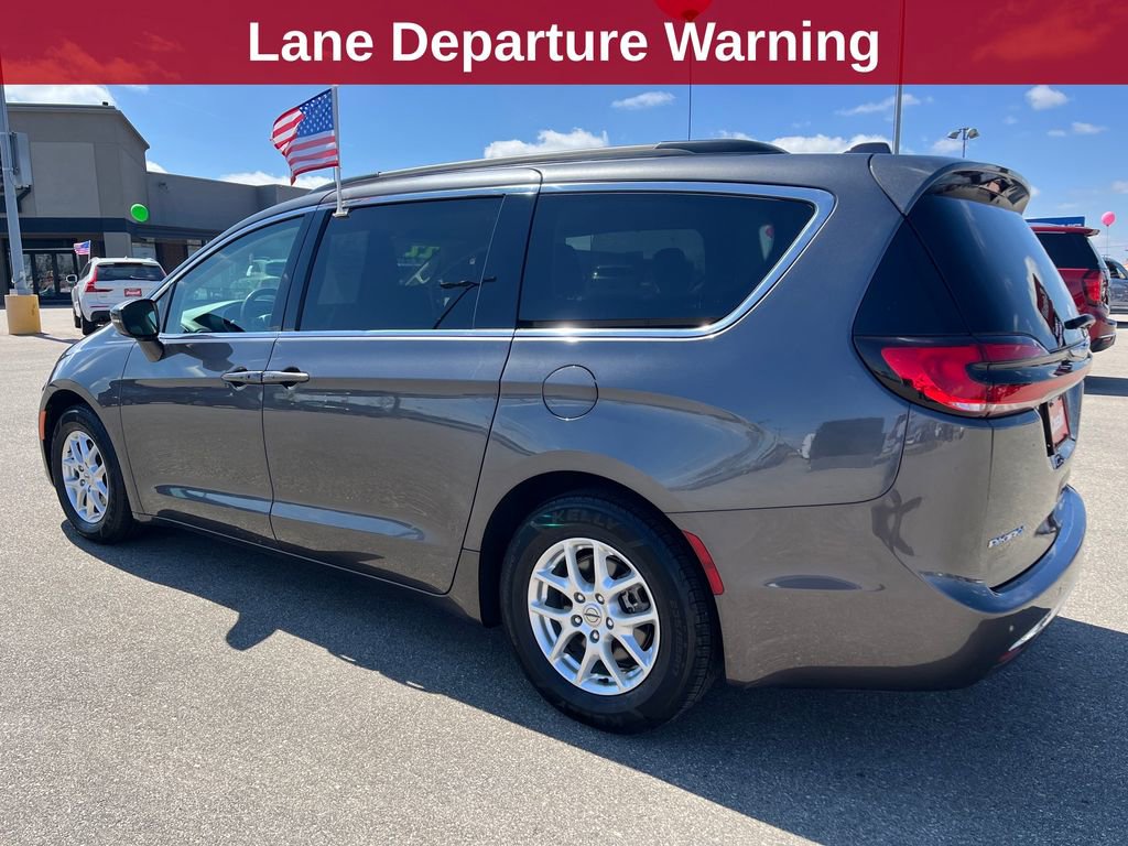 Used 2022 Chrysler Pacifica Touring-L image 3