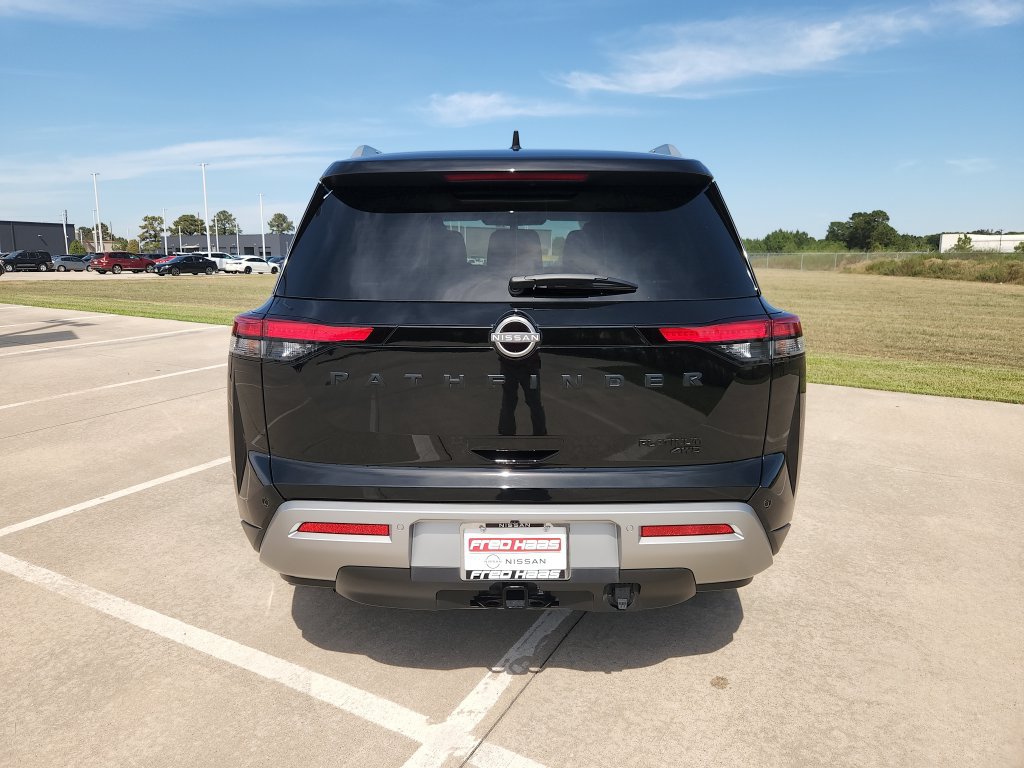 Used 2025 Nissan Pathfinder Platinum w/ Black Appearance Package AWD/4WD image 6